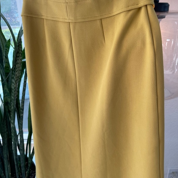 Nice substantial weight fabric with faux wrap detail and belt from Ann Taylor - Picture 3 of 4